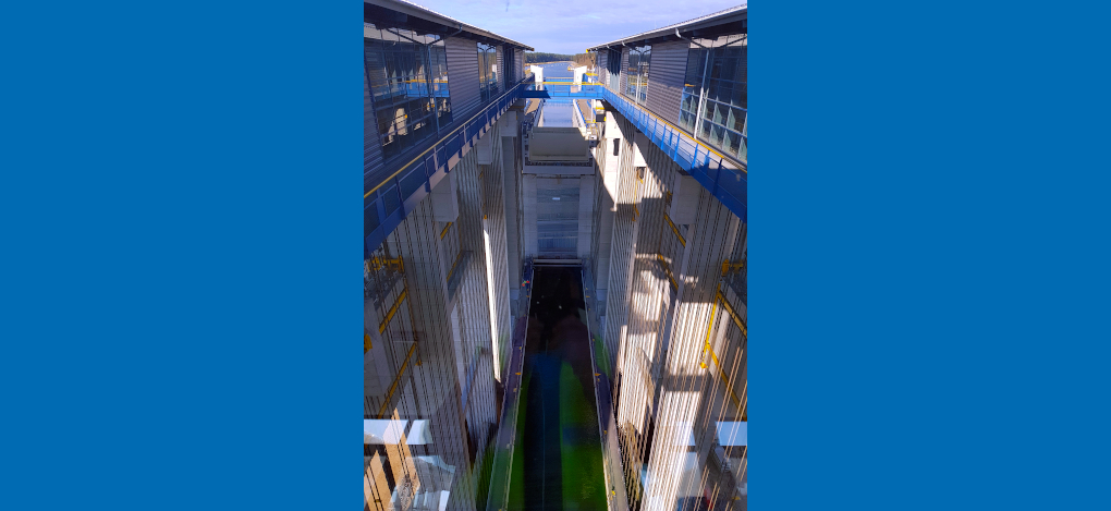 View of the trough with the steel cables as connection between trough and counterweights.